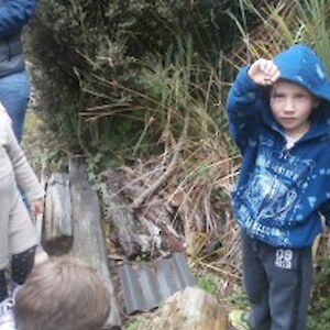Salford children Bug hunting