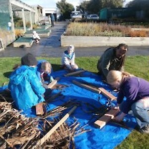 Weaving with cabbage tree leaves
