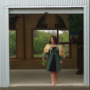 Estelle welcomes the crowd to the Nature Centre - Photo Dawn Patterson